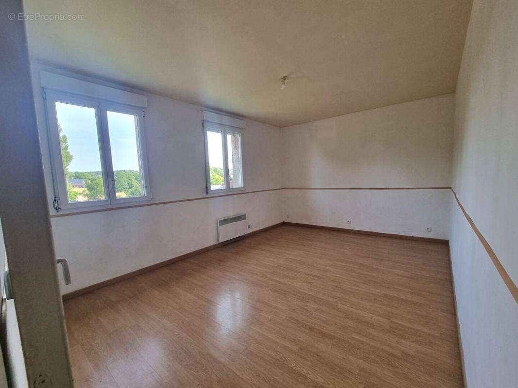 Appartement à ETEIGNIERES