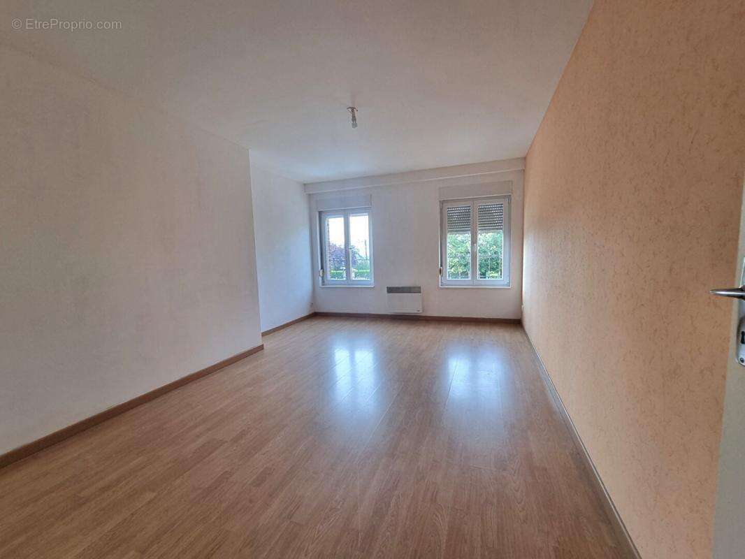 Appartement à ETEIGNIERES