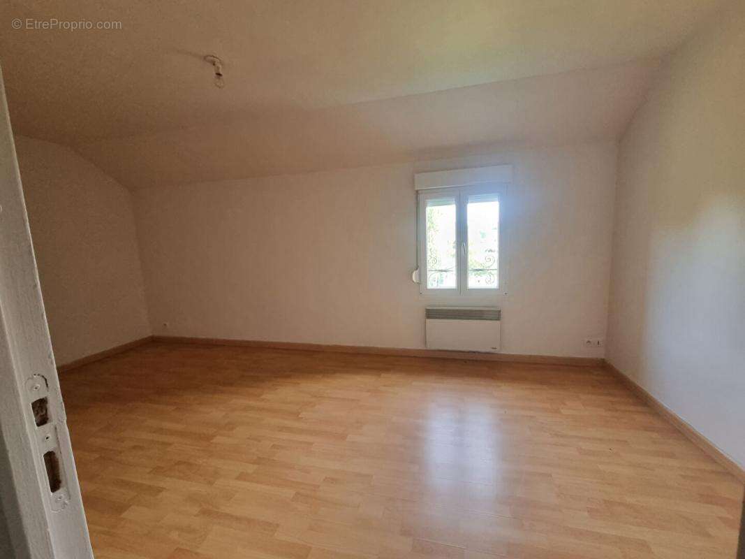 Appartement à ETEIGNIERES