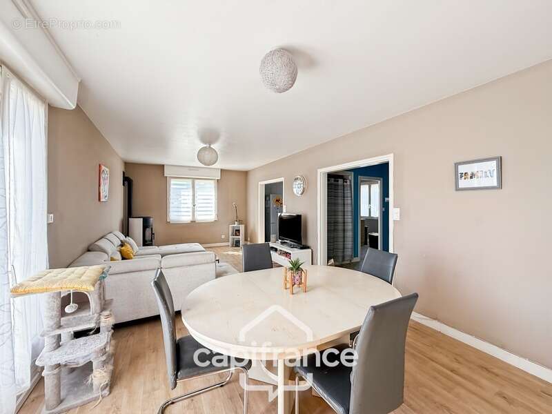 Maison à NOYAL-PONTIVY