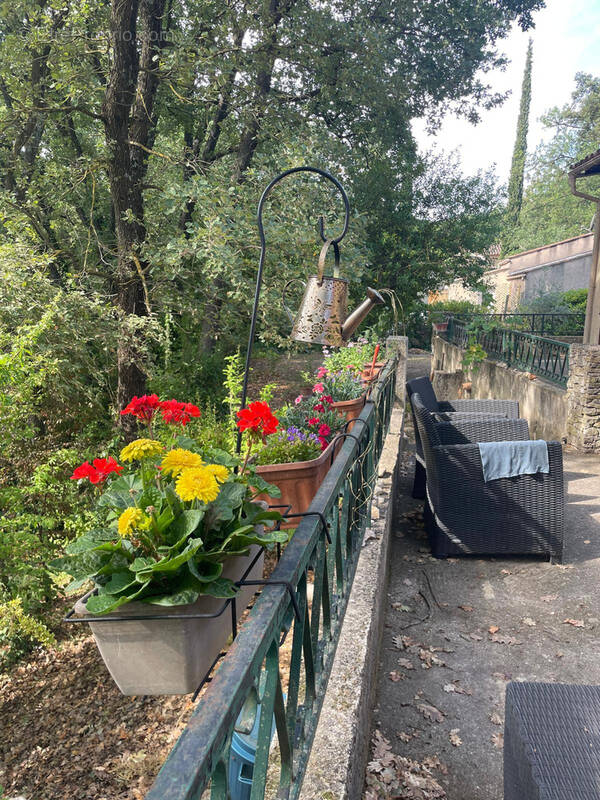 Maison à LA ROQUE-D&#039;ANTHERON