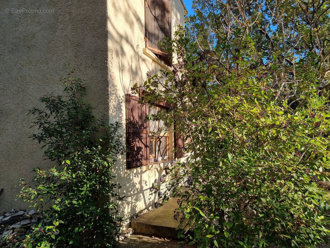 Maison à LA ROQUE-D&#039;ANTHERON