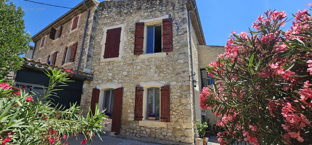 Maison à LA ROQUE-D&#039;ANTHERON