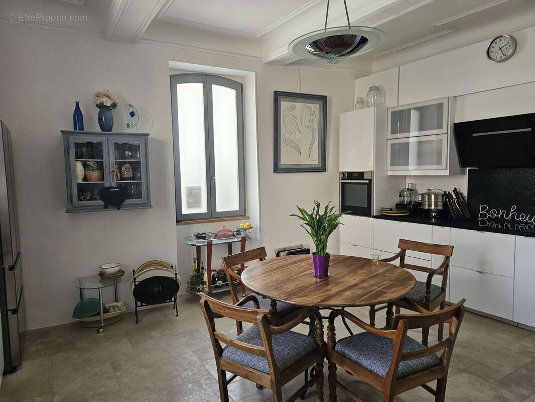 Maison à LA ROQUE-D&#039;ANTHERON