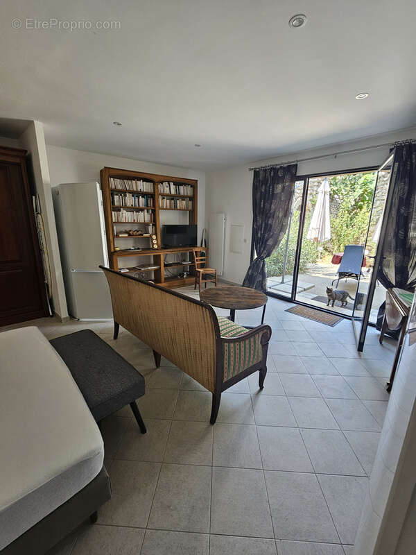 Maison à LA ROQUE-D&#039;ANTHERON