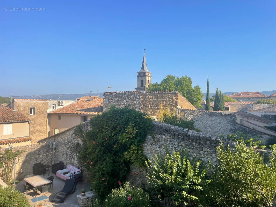 Maison à LA ROQUE-D&#039;ANTHERON