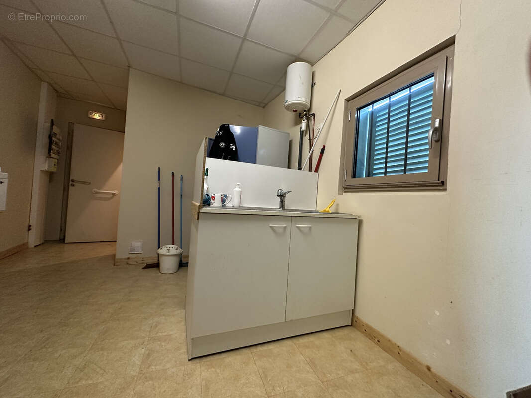 Commerce à MONCE-EN-BELIN