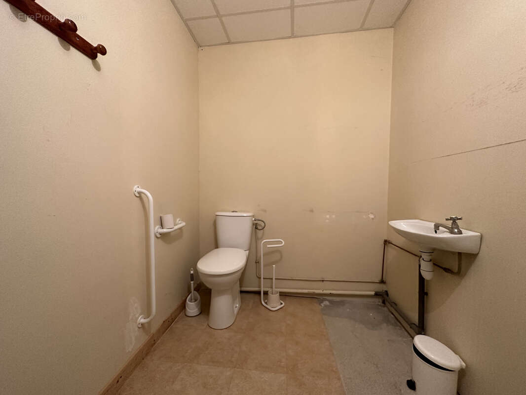 Commerce à MONCE-EN-BELIN