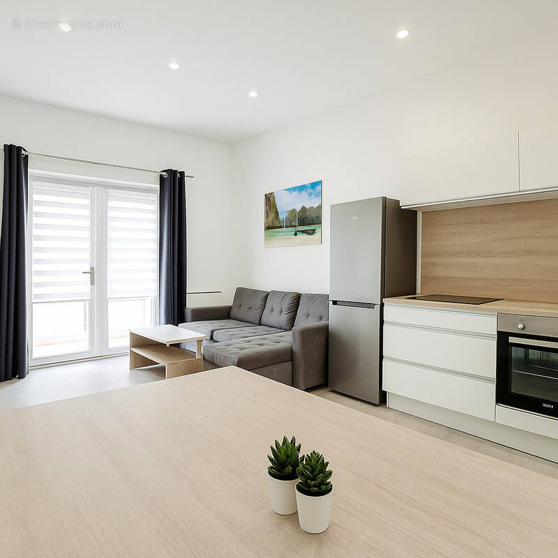 Appartement à PERON