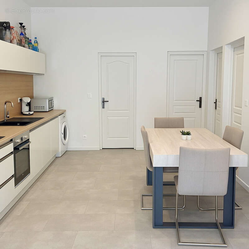 Appartement à PERON