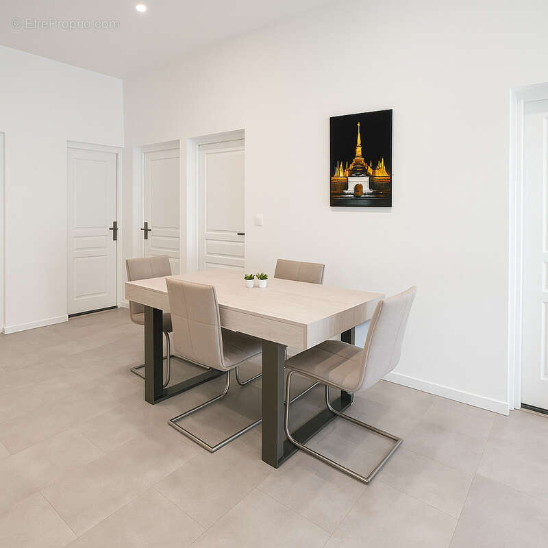 Appartement à PERON