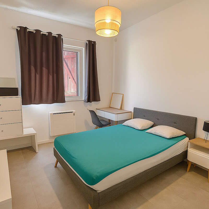 Appartement à PERON