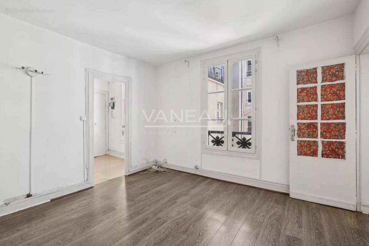 Appartement à PARIS-2E