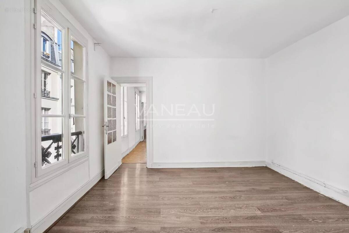Appartement à PARIS-2E