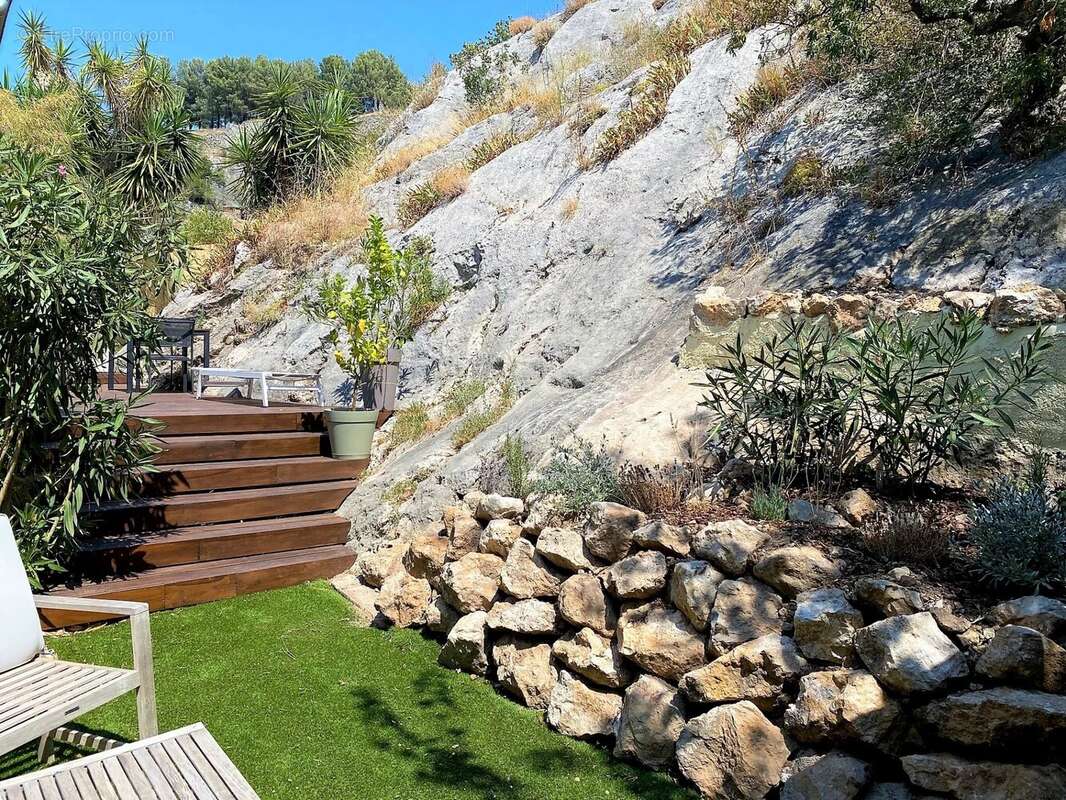 Appartement à ROQUEVAIRE