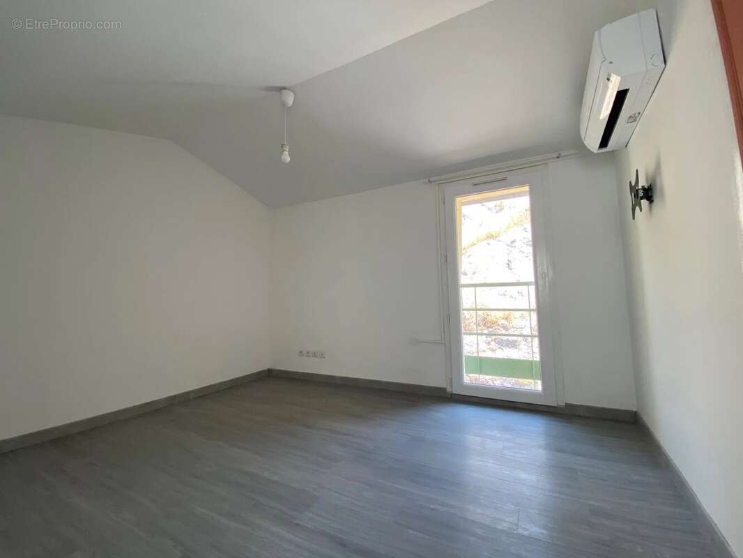 Appartement à ROQUEVAIRE