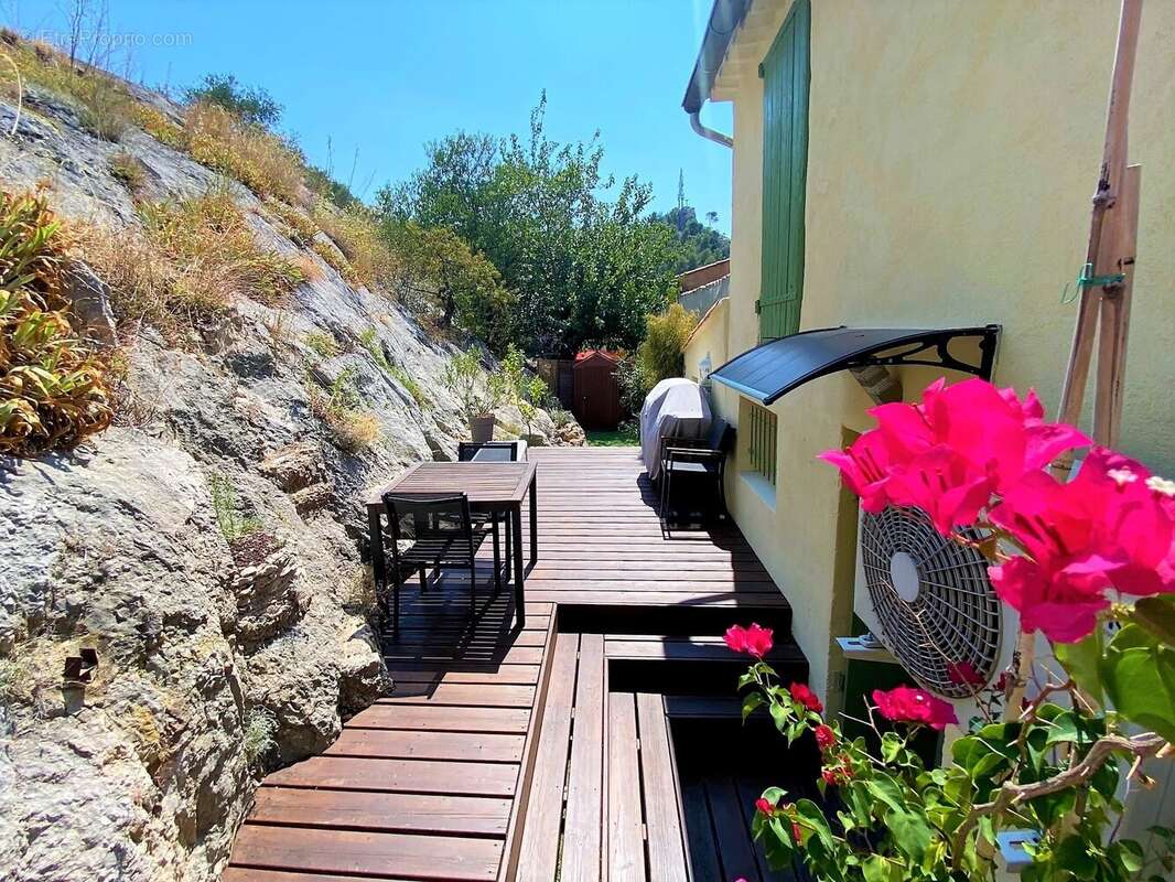 Appartement à ROQUEVAIRE