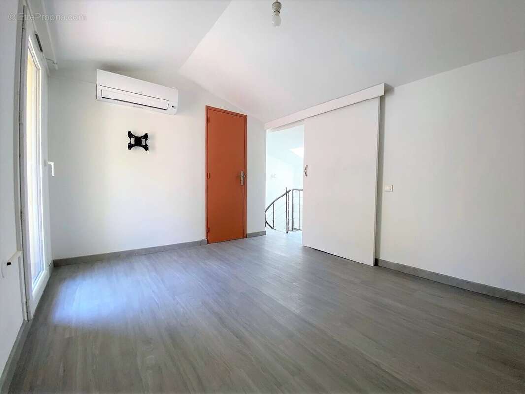 Appartement à ROQUEVAIRE