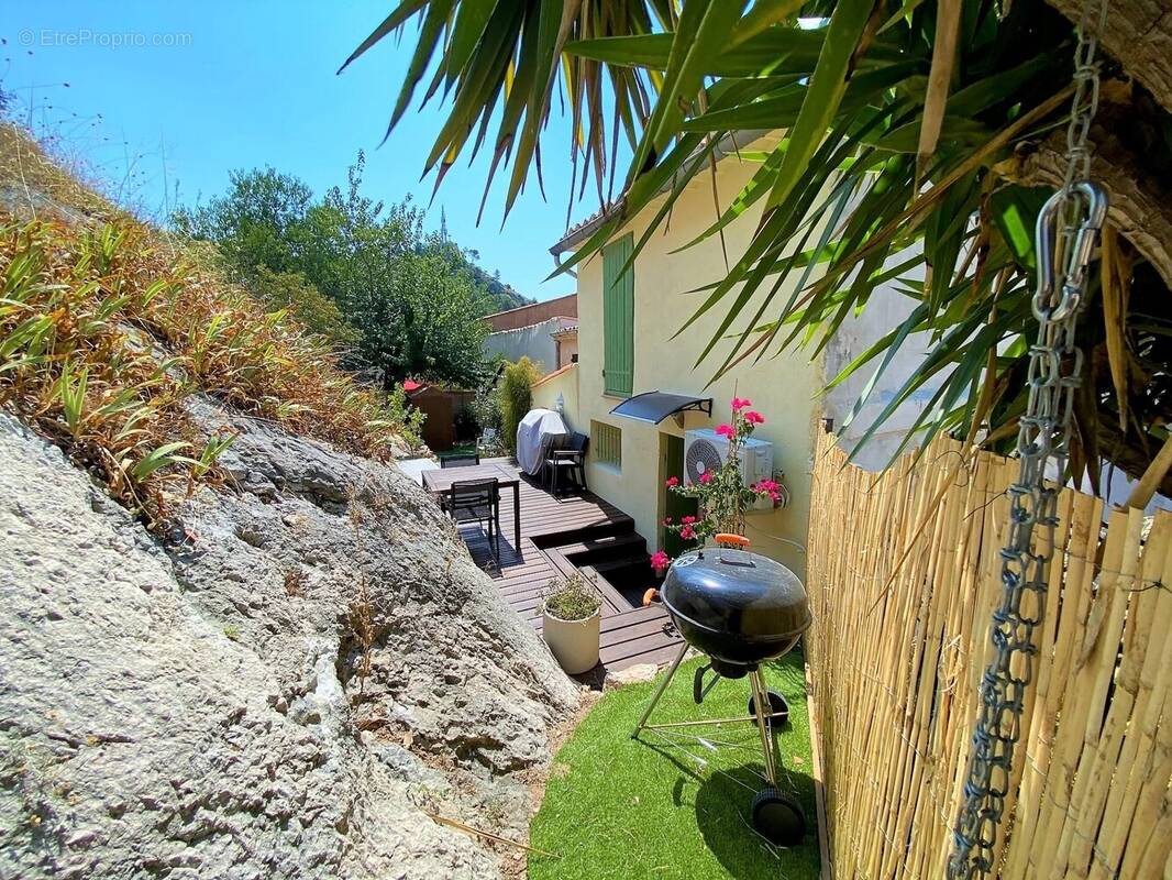 Appartement à ROQUEVAIRE