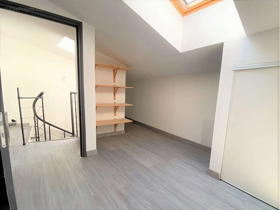 Appartement à ROQUEVAIRE