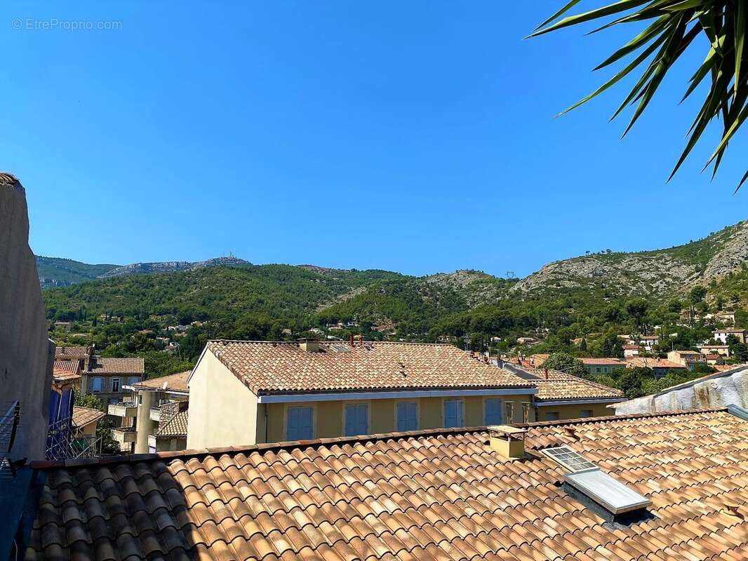 Appartement à ROQUEVAIRE