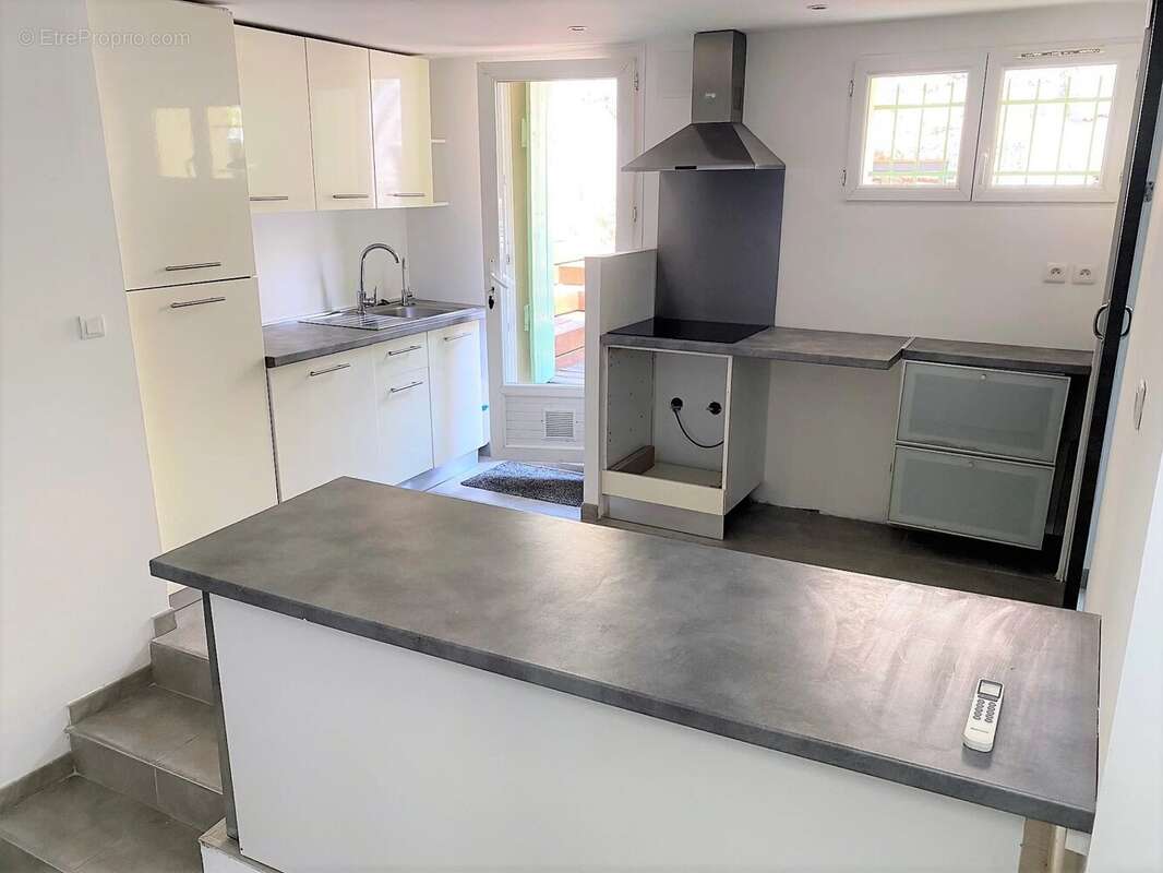 Appartement à ROQUEVAIRE