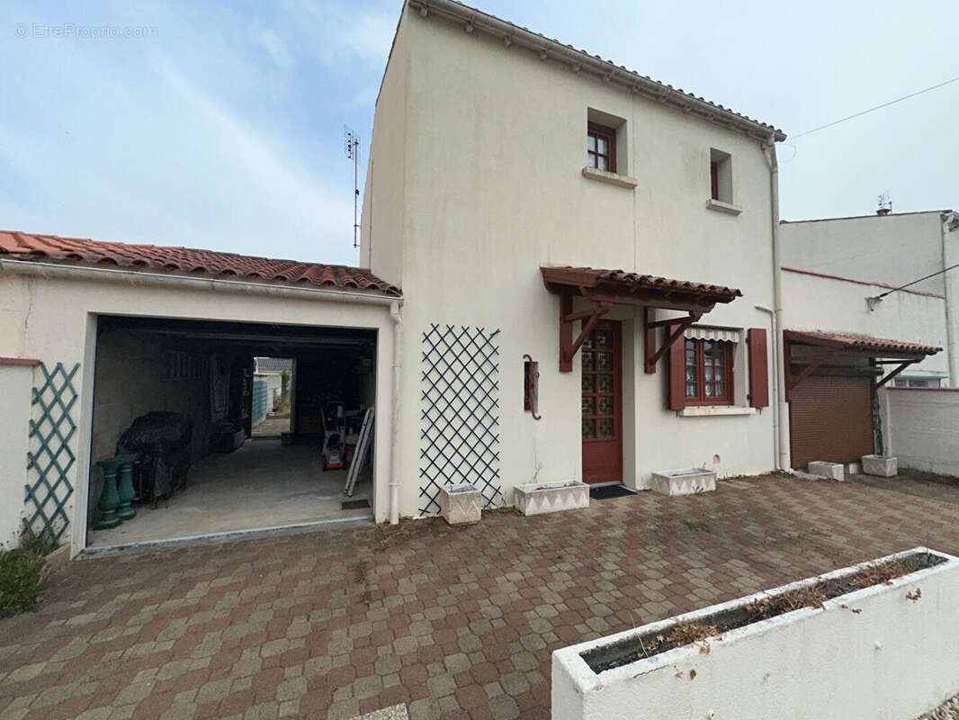 Maison à BOURCEFRANC-LE-CHAPUS