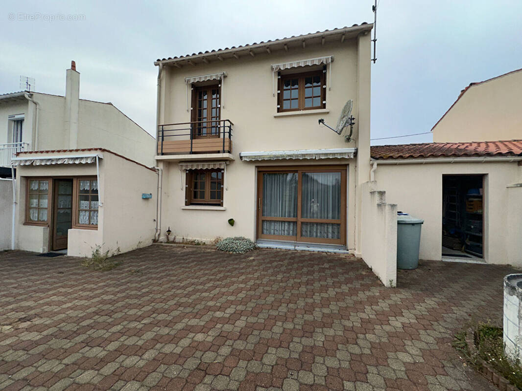 Maison à BOURCEFRANC-LE-CHAPUS