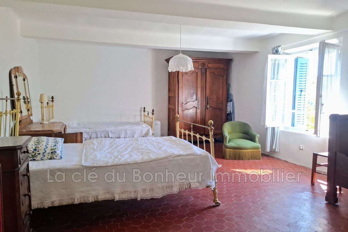 Maison à LA PALUD-SUR-VERDON