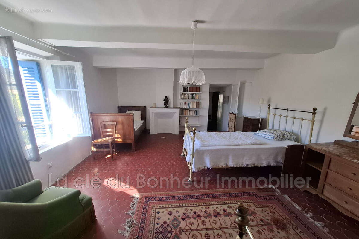 Maison à LA PALUD-SUR-VERDON