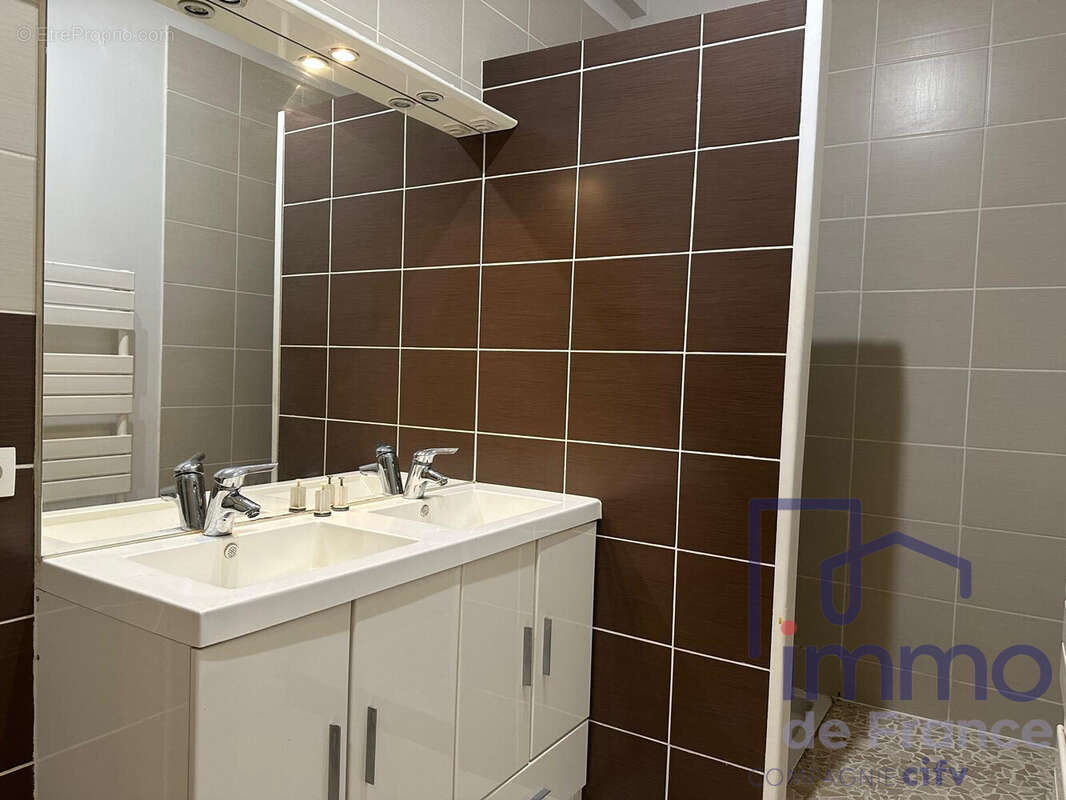 Appartement à SAINT-ETIENNE