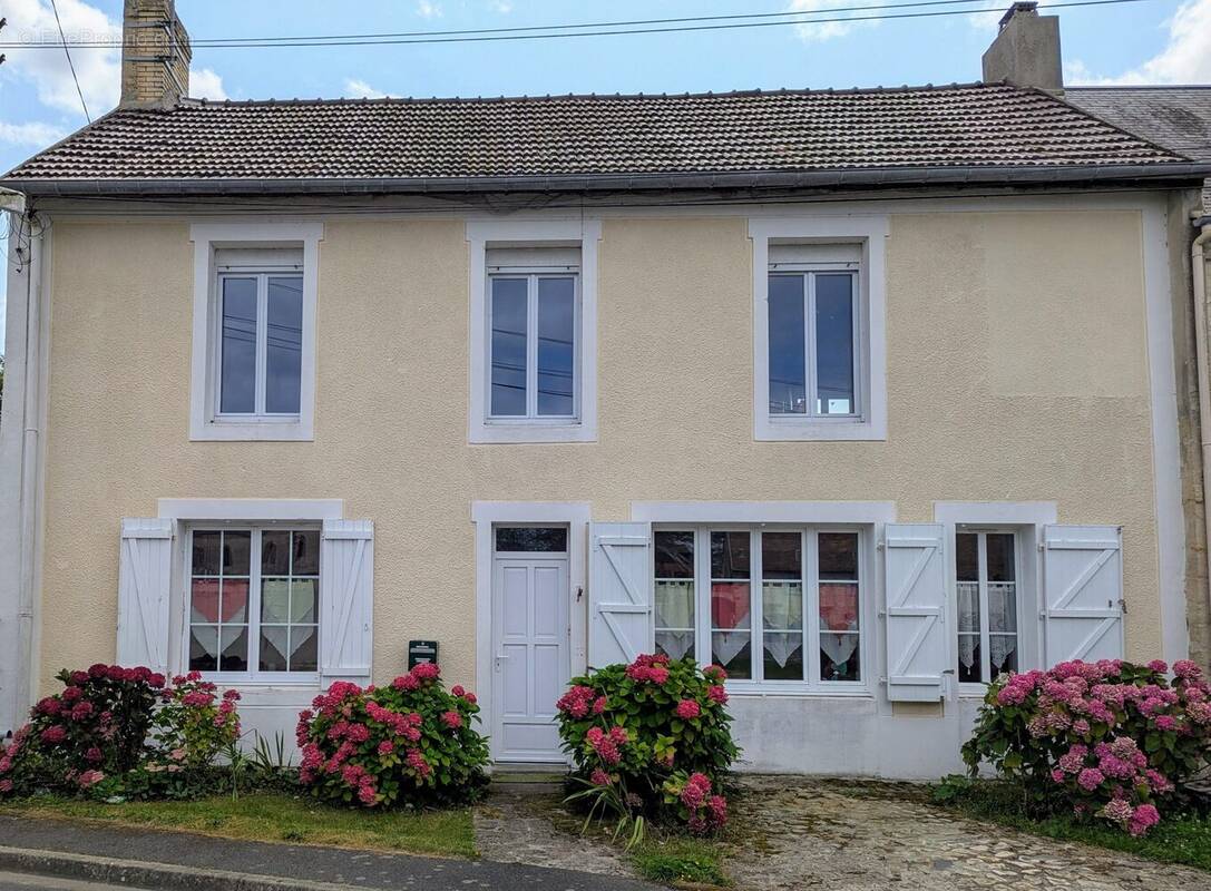 façade rue - Maison à GRANDCAMP-MAISY