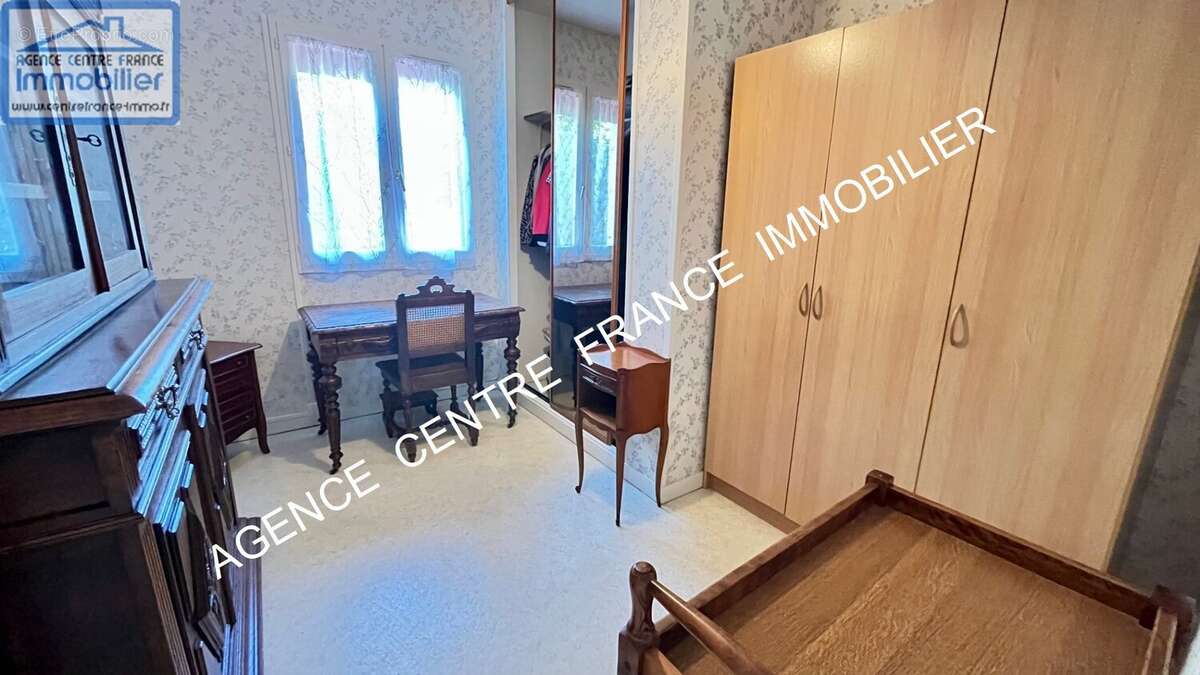 Maison à LA CHAPELLE-SAINT-URSIN