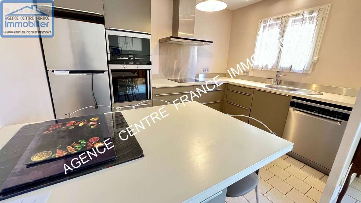 Maison à LA CHAPELLE-SAINT-URSIN