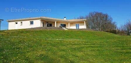 Photo 1 - Maison à NOTRE-DAME-DE-SANILHAC