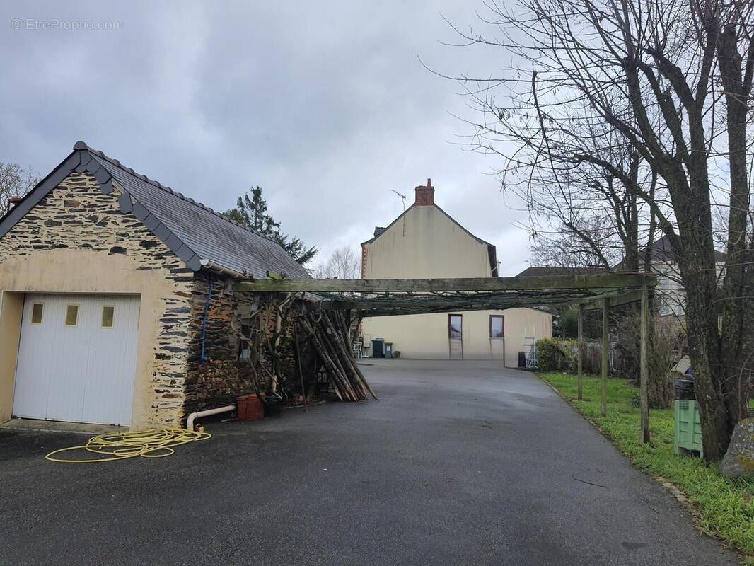 Photo 1 - Maison à SAINT-JULIEN-DE-VOUVANTES