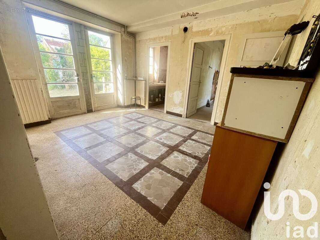 Photo 5 - Maison à LA NEUVILLE-SUR-ESSONNE