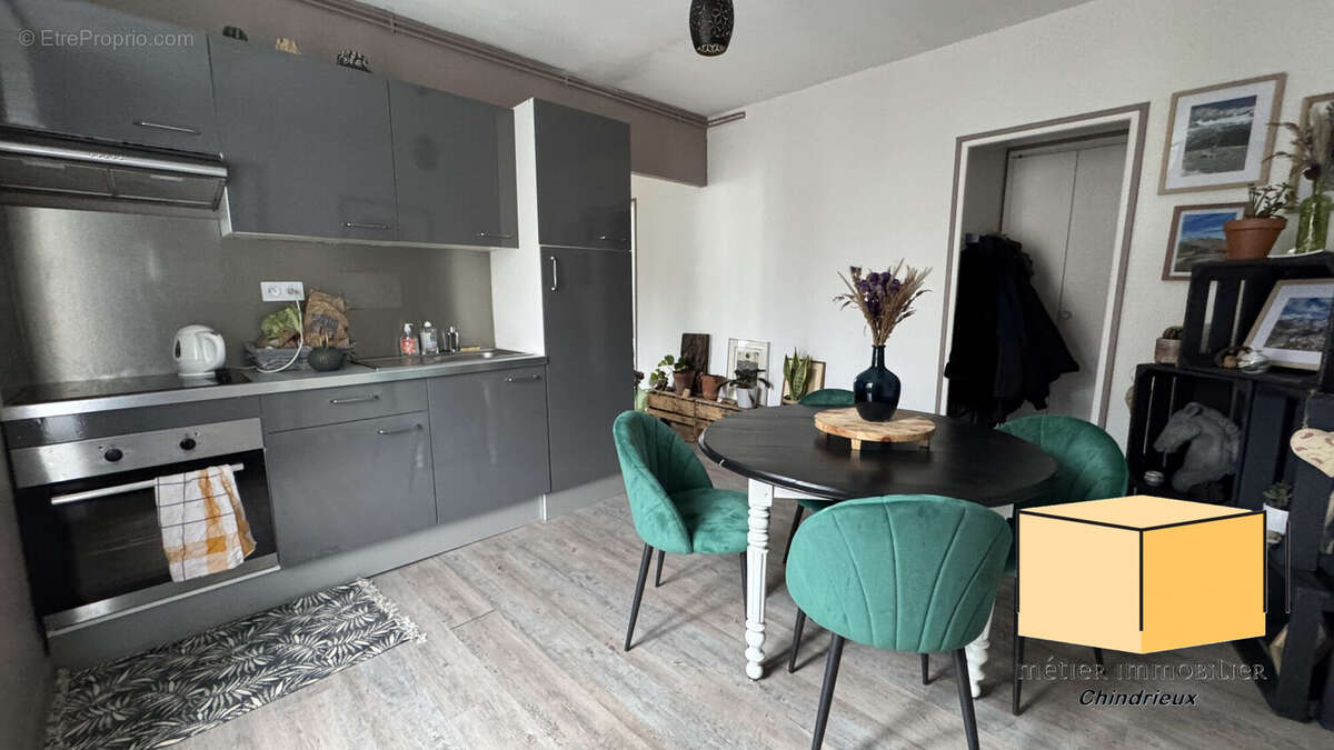 Cuisine T2 1er étage - Appartement à SEYSSEL