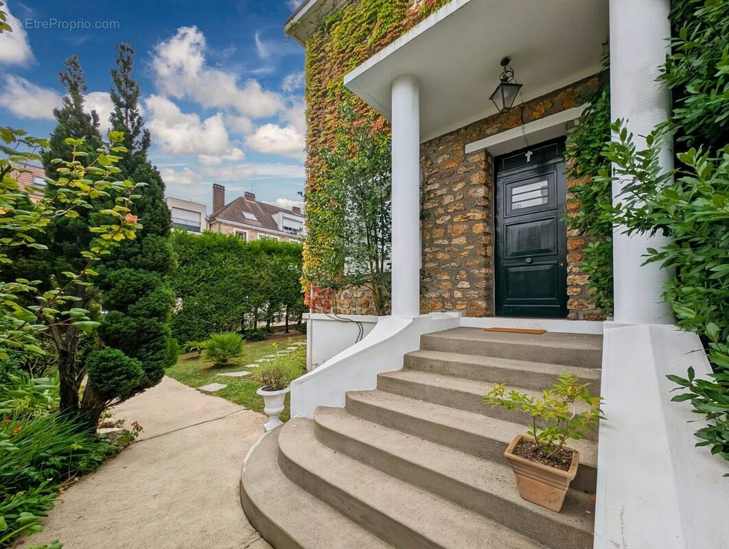 Maison à SAINT-CYR-L&#039;ECOLE