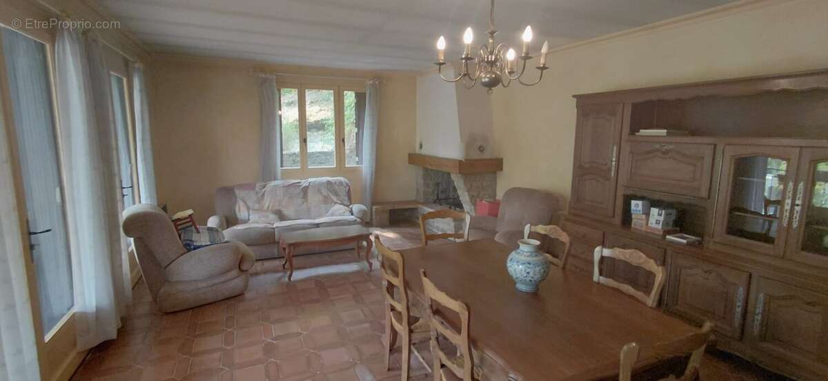 Maison à MOLIERES-CAVAILLAC