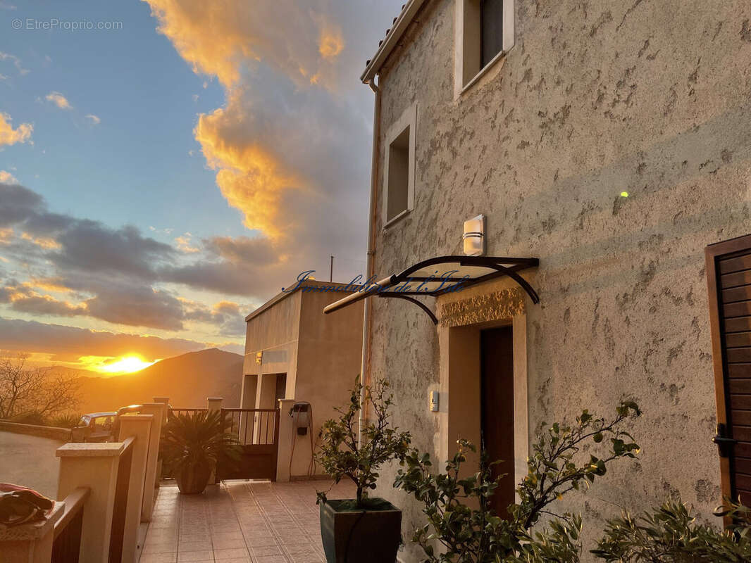 Façade - Maison à SAINTE-LUCIE-DE-TALLANO