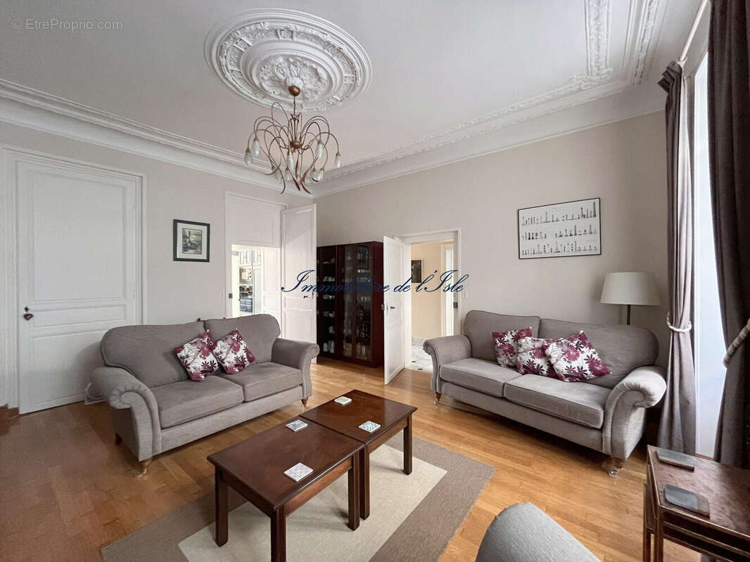 Maison à VILLEBOIS-LAVALETTE