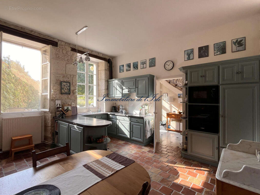 Maison à VILLEBOIS-LAVALETTE