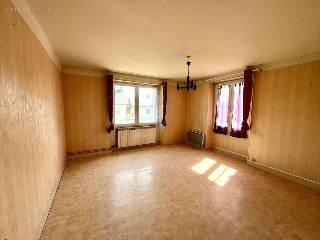 Maison à SAINT-CHELY-D&#039;APCHER