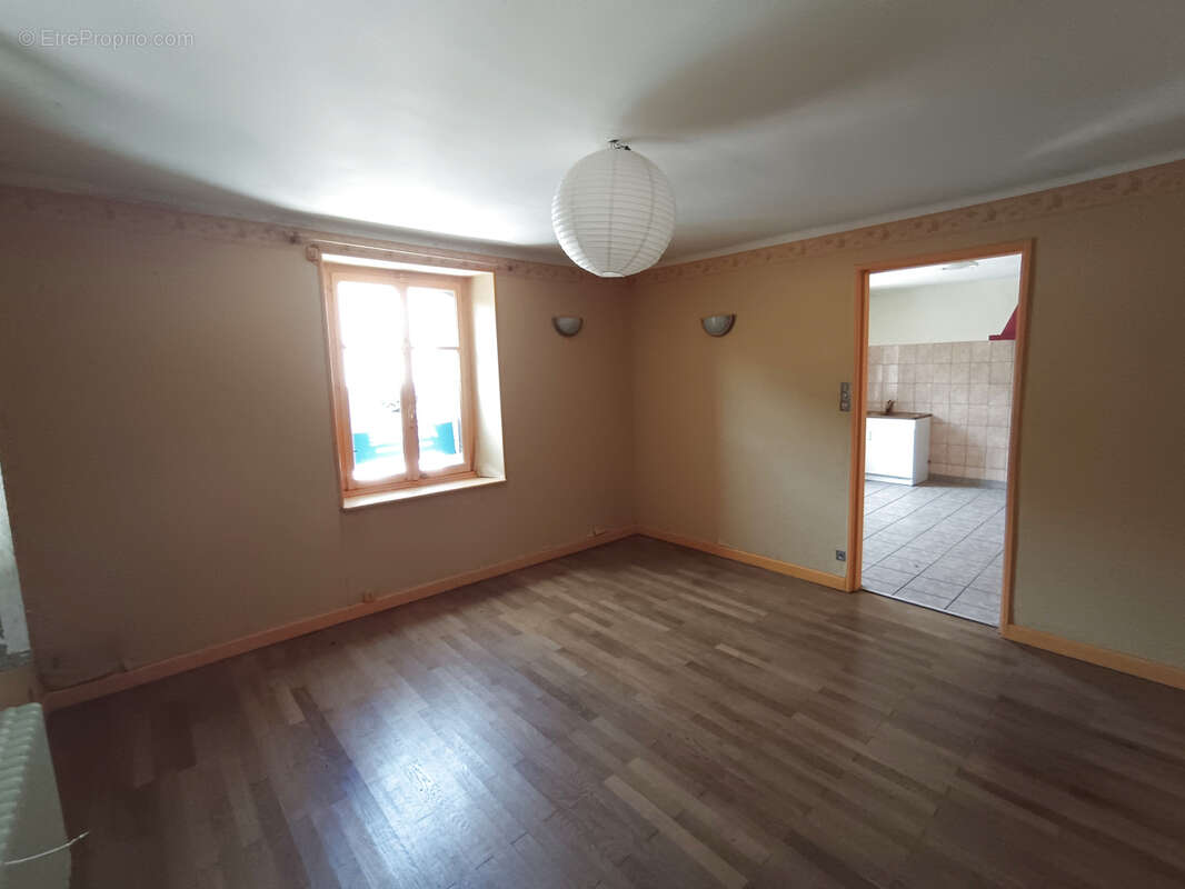 Maison à PLANCHER-BAS