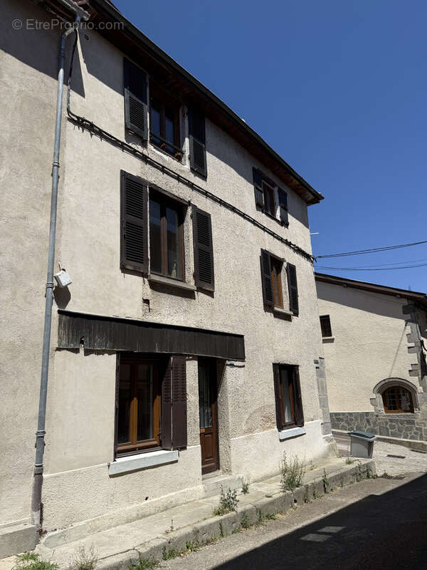 Appartement à SAINT-GERMAIN-LAVAL