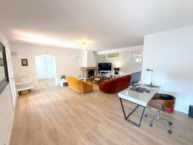 Appartement à EZE