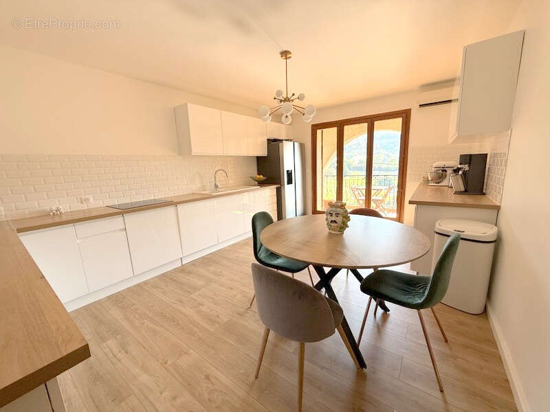Appartement à EZE