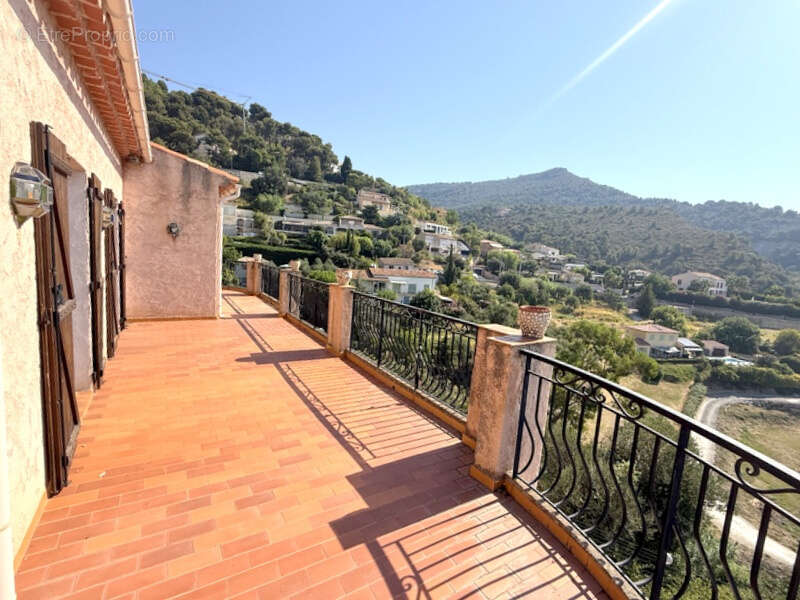 Appartement à EZE