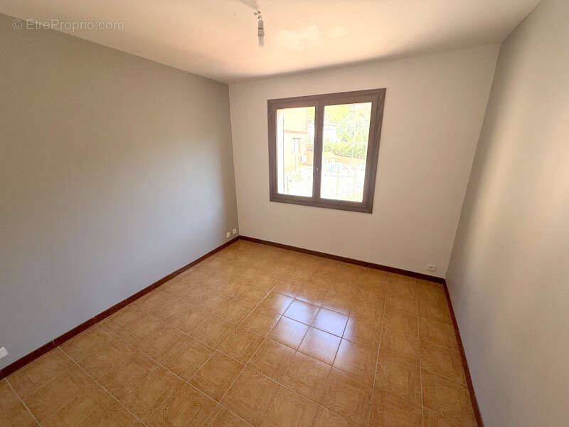 Appartement à EZE